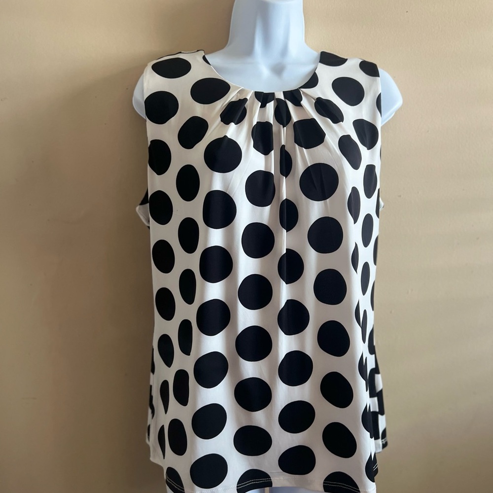 Premise Black and White Pleated Sleeveless Blouse